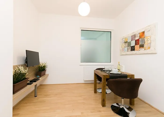Апартаменты Castellez 1020 *
